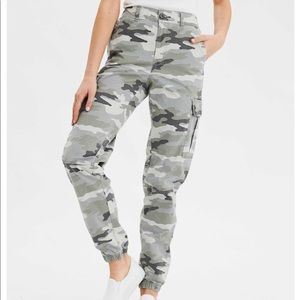 Super High-Waisted Cargo Camo Jogger Pant